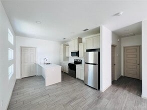 14 N 33rd St in McAllen, TX - Building Photo - Building Photo