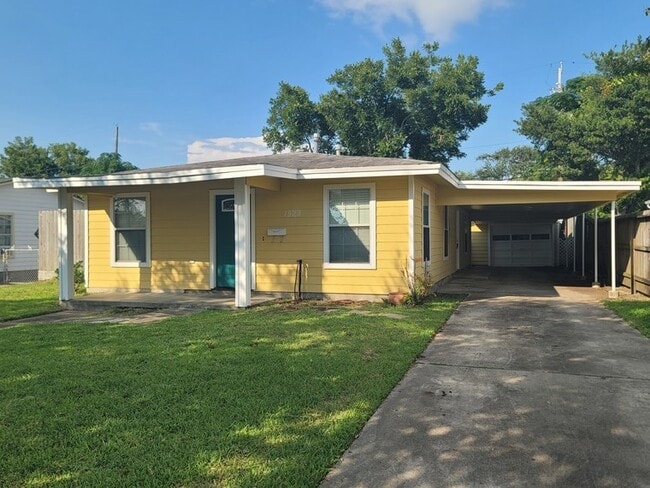 1523 Campbell Ln