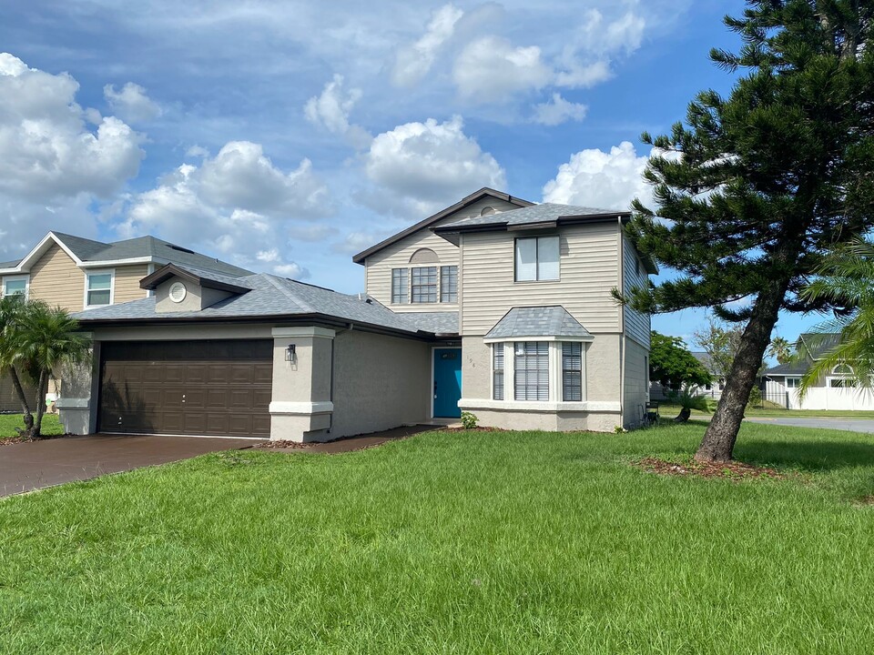 198 N Lake Ct in Kissimmee, FL - Building Photo