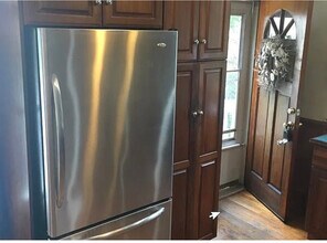 87 Van Zandt Ave in Newport, RI - Building Photo - Building Photo