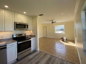 6368 Sunnybrook Blvd in Englewood, FL - Building Photo - Building Photo