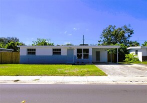 8562 94th Ave in Seminole, FL - Building Photo