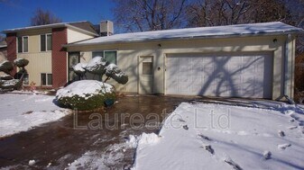 1060 S Newark St in Aurora, CO - Building Photo
