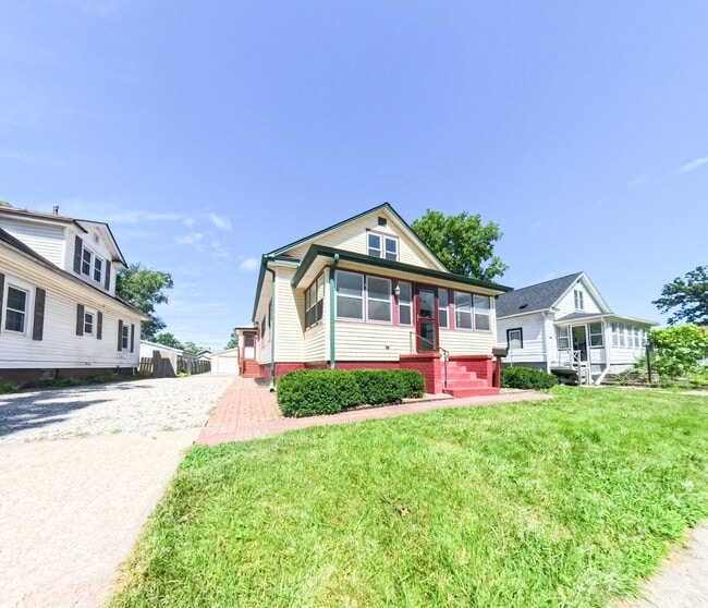 420 2nd St in West Des Moines, IA - Building Photo - Building Photo
