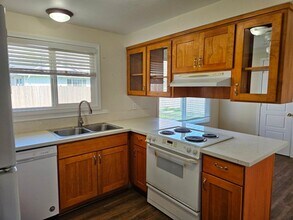 4575 Drake Ct NE in Salem, OR - Foto de edificio - Building Photo