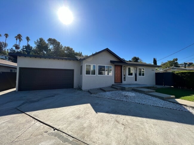 4364 Toland Way in Los Angeles, CA - Foto de edificio - Building Photo