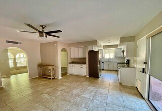 2434 N Shade Tree Cir in Tucson, AZ - Building Photo - Building Photo
