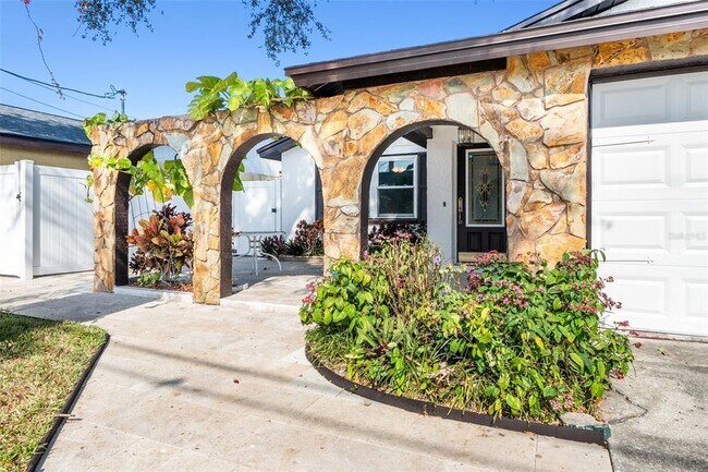 10187 122nd Ave N in Largo, FL - Building Photo - Building Photo