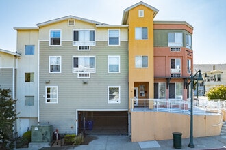 Carquinez Vista Manor in Crockett, CA - Building Photo - Building Photo