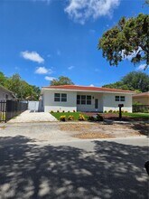 987 NE 145th St in North Miami, FL - Building Photo - Building Photo