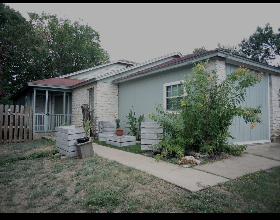 7605 Woodstone Cove in Austin, TX - Building Photo