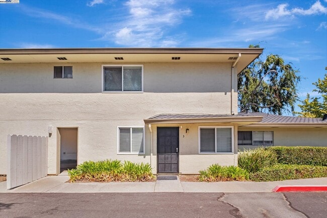 property at 2141 Swan Ct