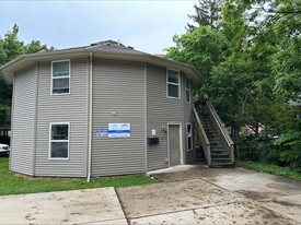 401 S Busey Ave, Unit 1 Apartamentos