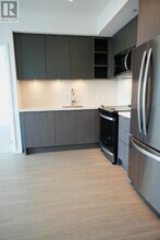 25 Holly St in Toronto, ON - Building Photo - Building Photo