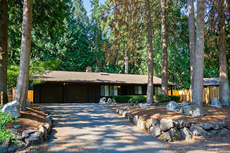 22201 NE 2nd St in Sammamish, WA - Building Photo