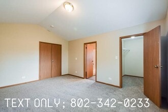 34 Magnolia Dr in Streamwood, IL - Building Photo - Building Photo