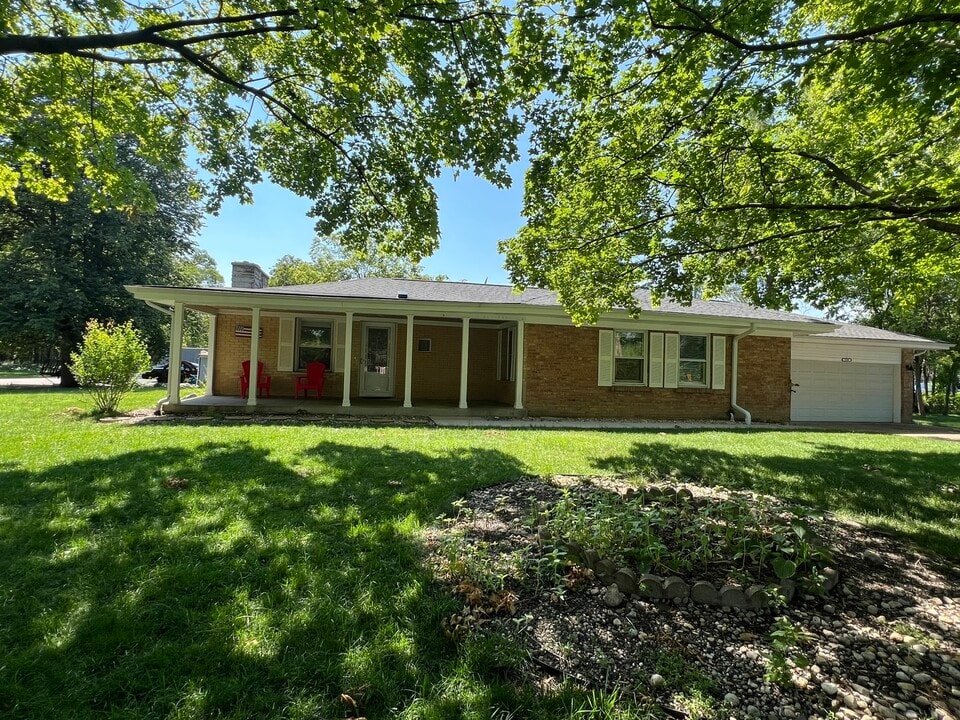 200 Lee St in Mount Prospect, IL - Building Photo