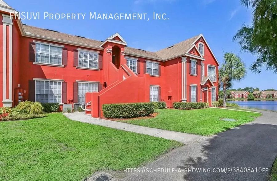 9588 Lake Chase Island Way in Tampa, FL - Foto de edificio