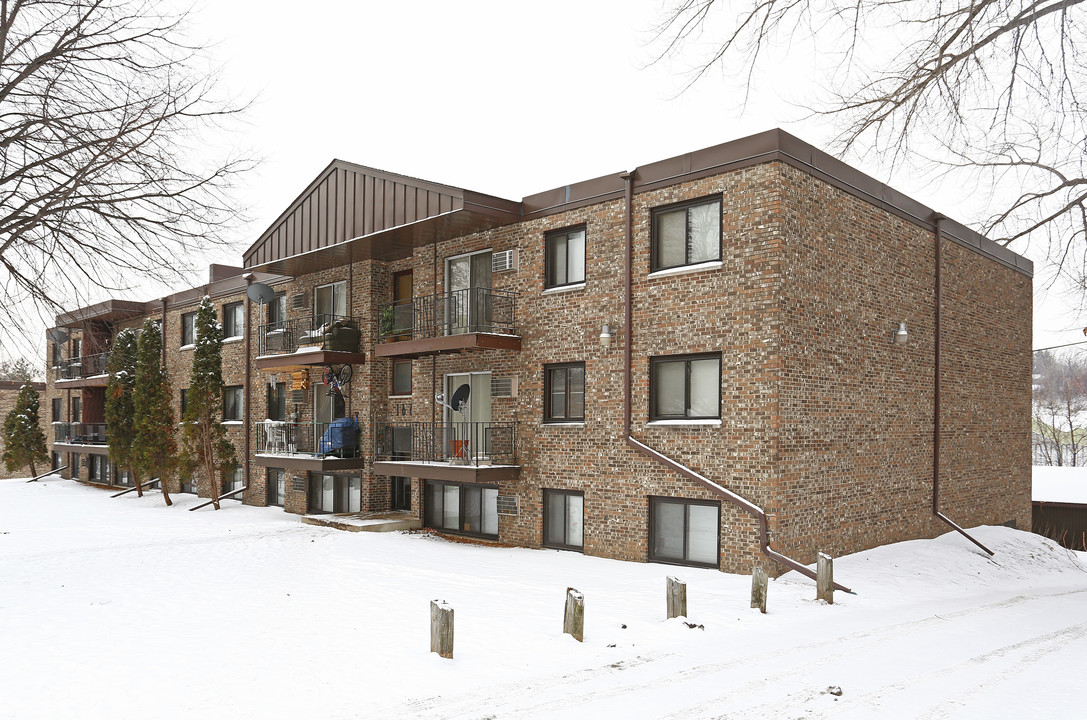 Marion Manor in St. Paul, MN - Building Photo