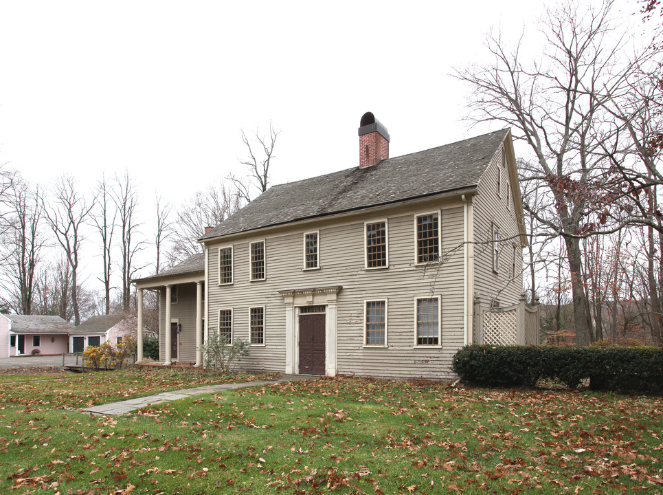 346 Main St S in Woodbury, CT - Foto de edificio