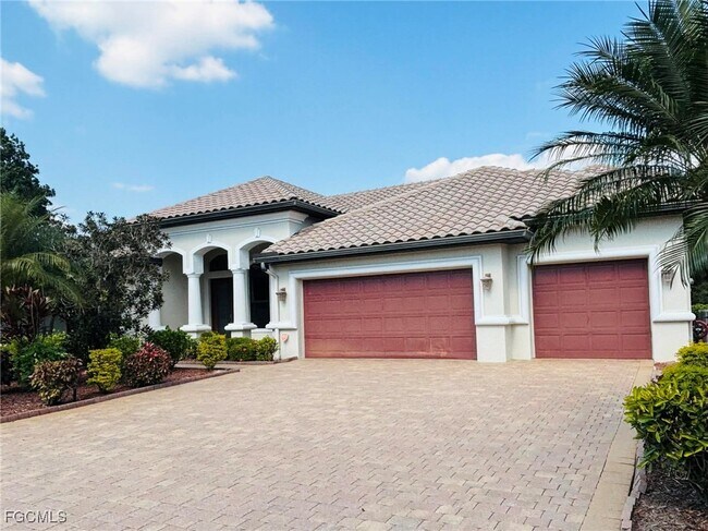 12500 Fairmont Dr in Ft. Myers, FL - Building Photo - Building Photo