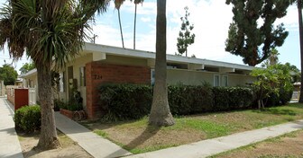 734 W Provential Dr in Anaheim, CA - Building Photo