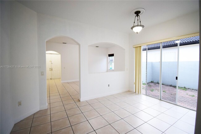 8877 NW 179 Ln in Hialeah, FL - Building Photo - Building Photo