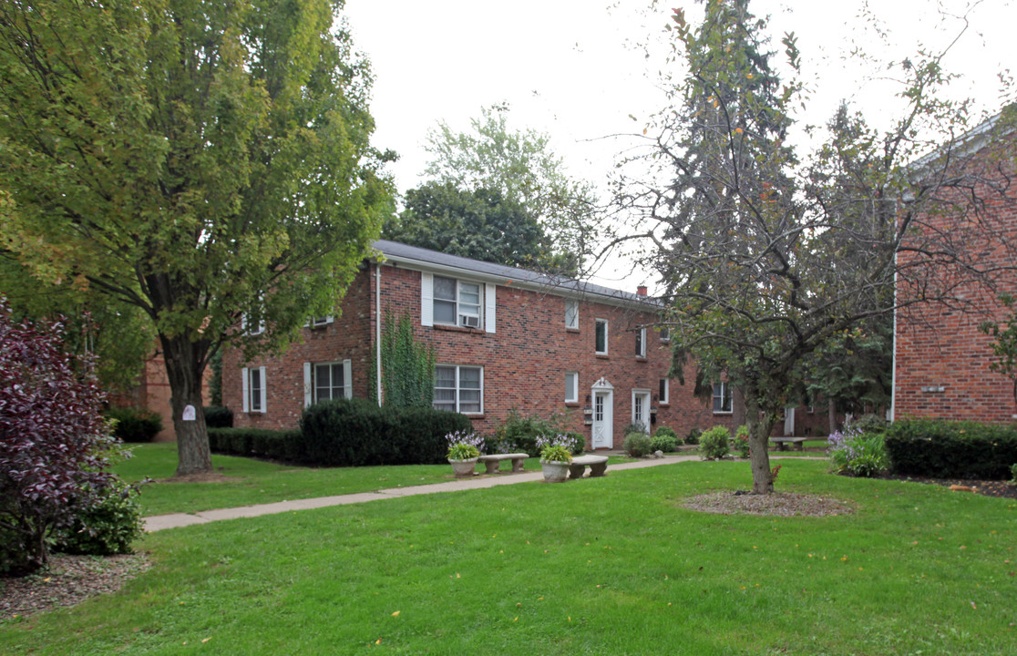 Village Glen in Lewiston, NY - Building Photo