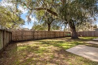 131 Spanish Moss Ln in Lake Jackson, TX - Building Photo - Building Photo