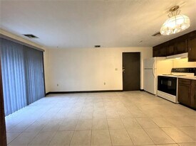 555 Main St in Stoneham, MA - Building Photo