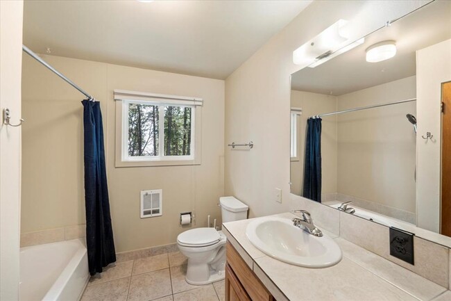 172 Hold Dr in Bigfork, MT - Building Photo - Building Photo