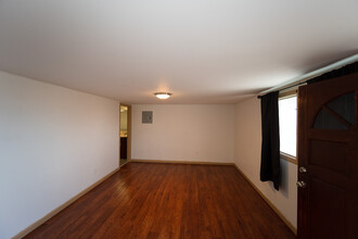 2011 Aupuni St, Unit Studio Room in Honolulu, HI - Building Photo - Building Photo