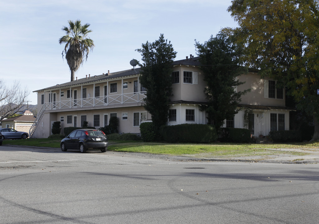 4658 Colfax Ave in North Hollywood, CA - Building Photo