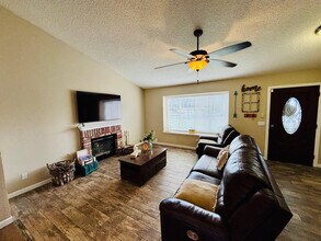 2817 W Ave L4 in Lancaster, CA - Building Photo - Building Photo