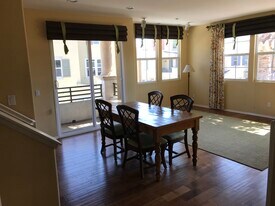 5053 Plaza Promenade in San Diego, CA - Building Photo