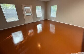 5602 Golf Mist, Unit N4 in San Antonio, TX - Building Photo