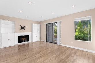 10024 NE 120th St in Kirkland, WA - Building Photo - Building Photo