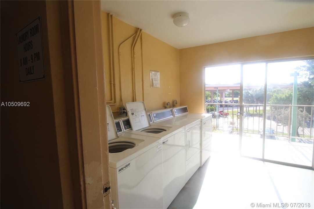 8107 SW 72nd Ave-Unit -215E in Miami, FL - Building Photo
