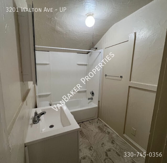 3201 Walton Ave in Cleveland, OH - Building Photo - Building Photo