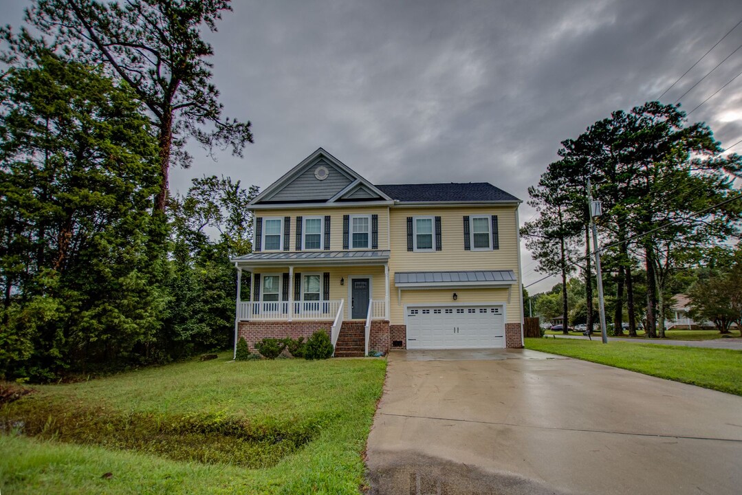 249 Deepwater Dr in Chesapeake, VA - Building Photo