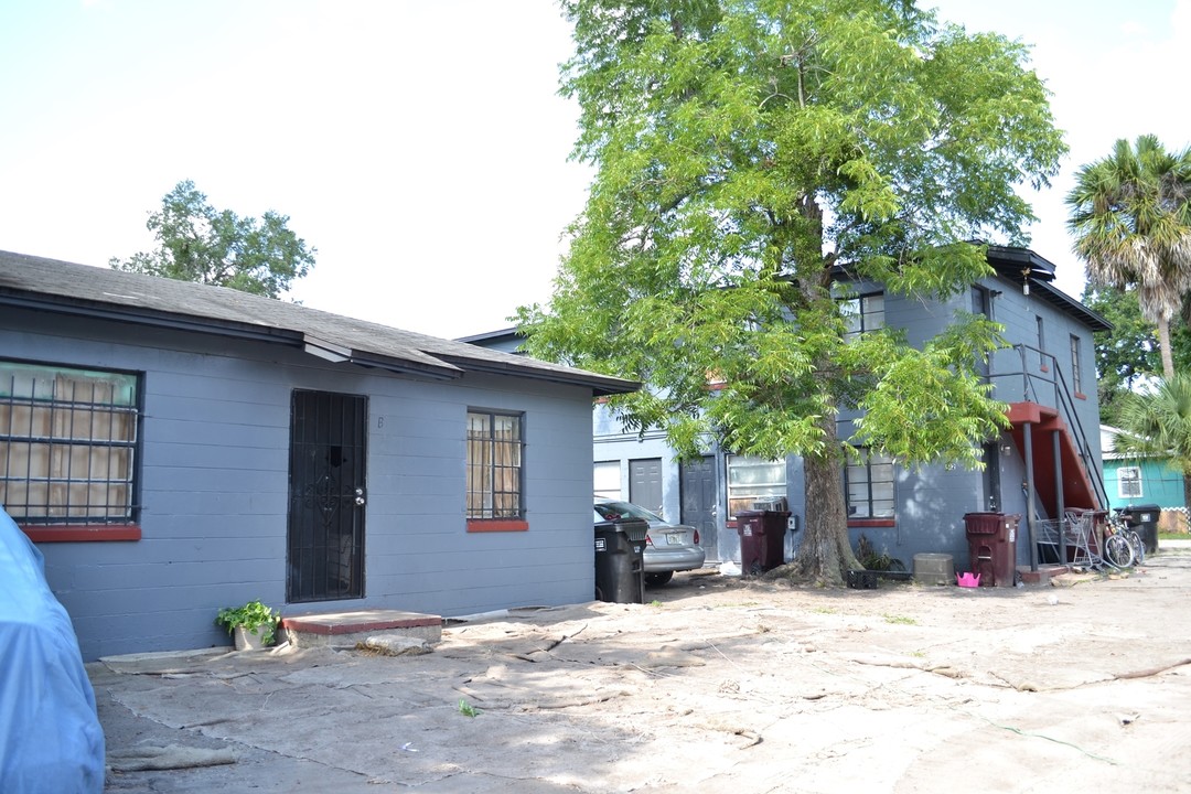 McFall Apartments in Orlando, FL - Building Photo