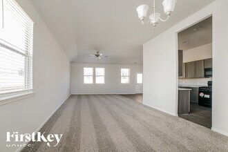 11021 Patriot Ct in Cleveland, TX - Foto de edificio - Building Photo