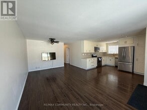 47 Davis Rd in Aurora, ON - Building Photo - Building Photo