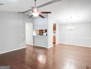 130 Warm Springs Cir in Roswell, GA - Building Photo - Building Photo