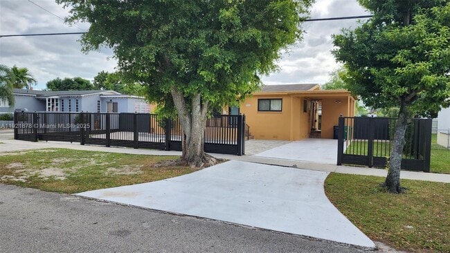8010 SW 16th St in Miami, FL - Building Photo - Building Photo