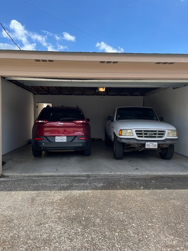 1178 Green Meadow St in Beaumont, TX - Building Photo - Building Photo