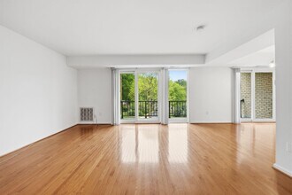 5578 Burnside Dr in Rockville, MD - Building Photo - Building Photo