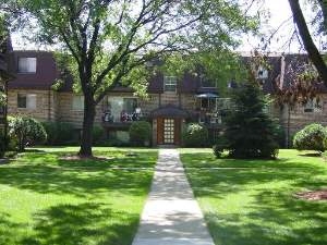 Windsor Courts in Mount Prospect, IL - Building Photo