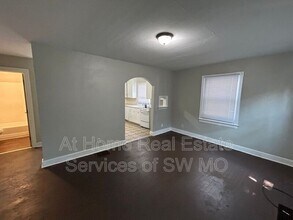 217 W Grand St in Springfield, MO - Building Photo - Building Photo