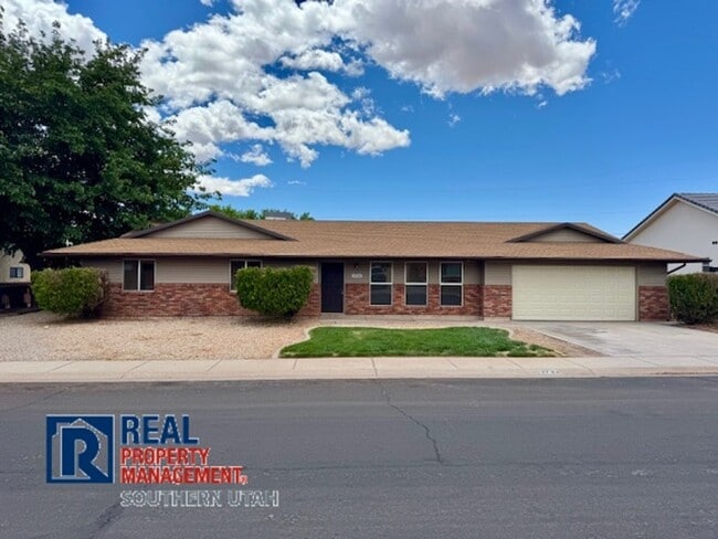 2733 Red Mountain Dr in Santa Clara, UT - Building Photo - Building Photo